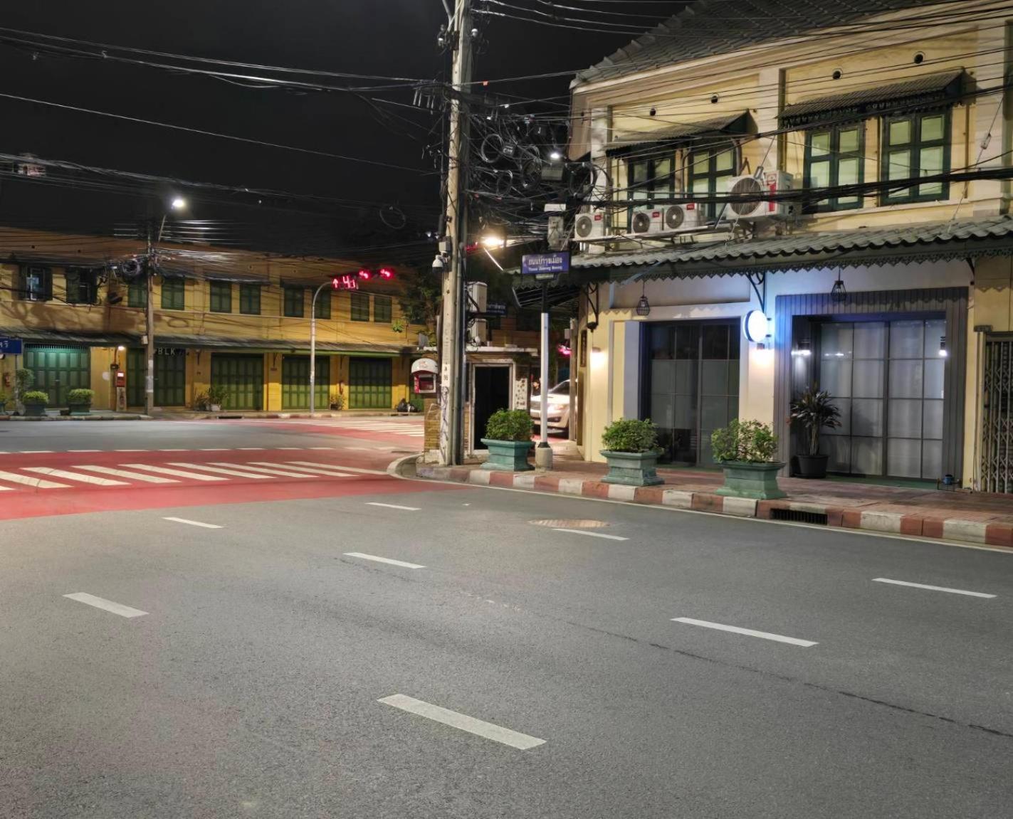 Victory Place Bangkok Extérieur photo